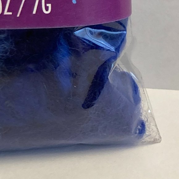 24 Dimensions FeltWorks 100% Wool Blue Curly Roving 0.25oz - Picture 6 of 16